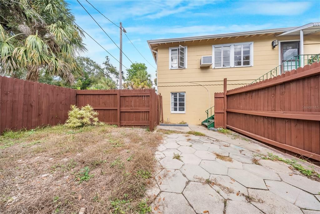 En Venta: $369,000 (4 camas, 3 baños, 1324 Pies cuadrados)