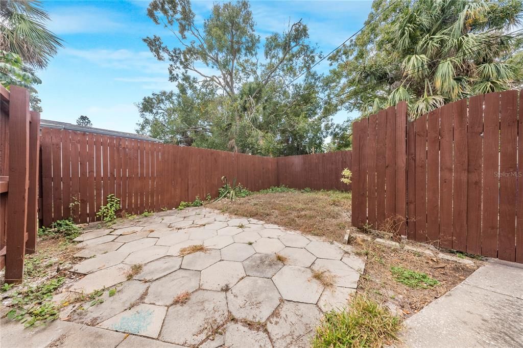 En Venta: $369,000 (4 camas, 3 baños, 1324 Pies cuadrados)