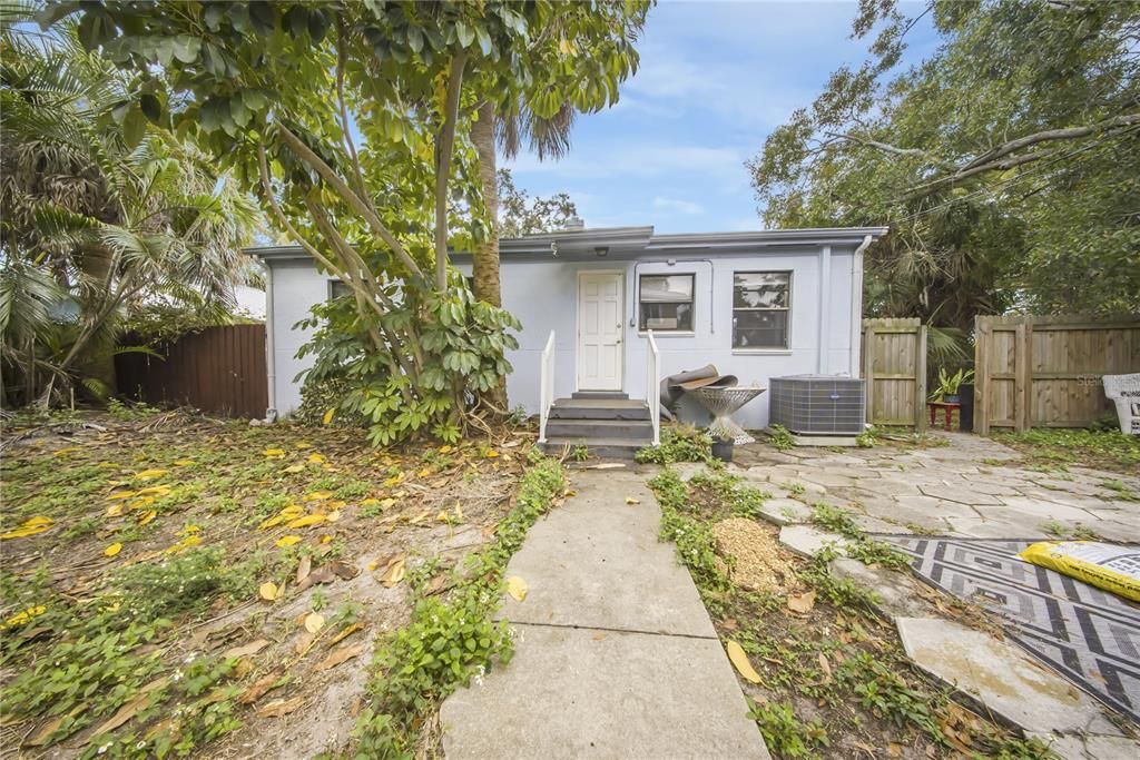 En Venta: $369,000 (4 camas, 3 baños, 1324 Pies cuadrados)