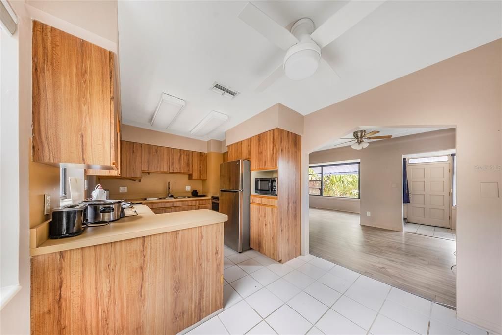 En Venta: $369,000 (4 camas, 3 baños, 1324 Pies cuadrados)