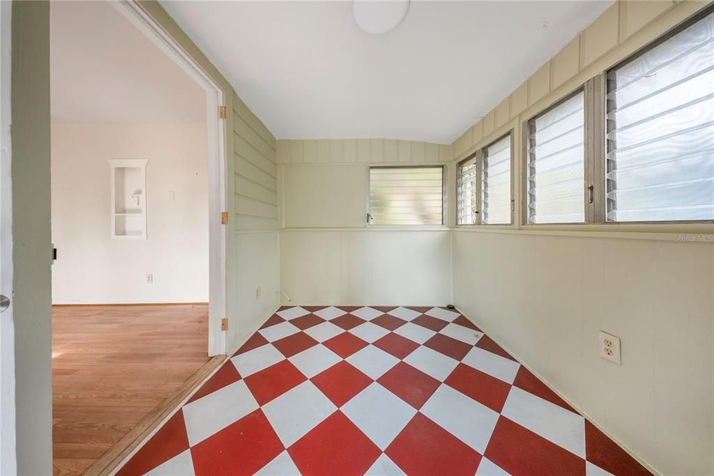 En Venta: $369,000 (4 camas, 3 baños, 1324 Pies cuadrados)