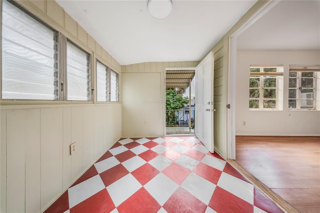 En Venta: $369,000 (4 camas, 3 baños, 1324 Pies cuadrados)