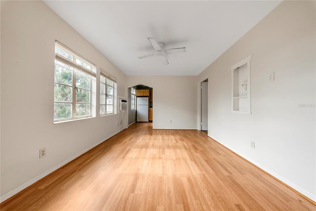 En Venta: $369,000 (4 camas, 3 baños, 1324 Pies cuadrados)