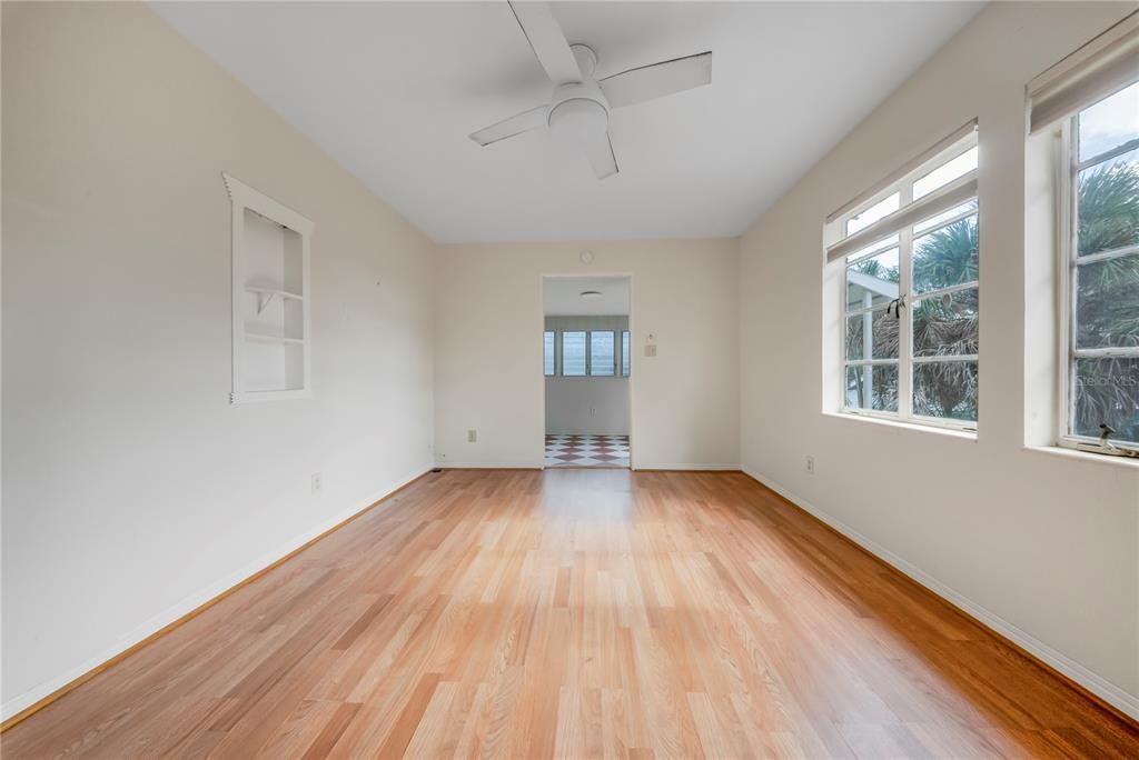 En Venta: $369,000 (4 camas, 3 baños, 1324 Pies cuadrados)