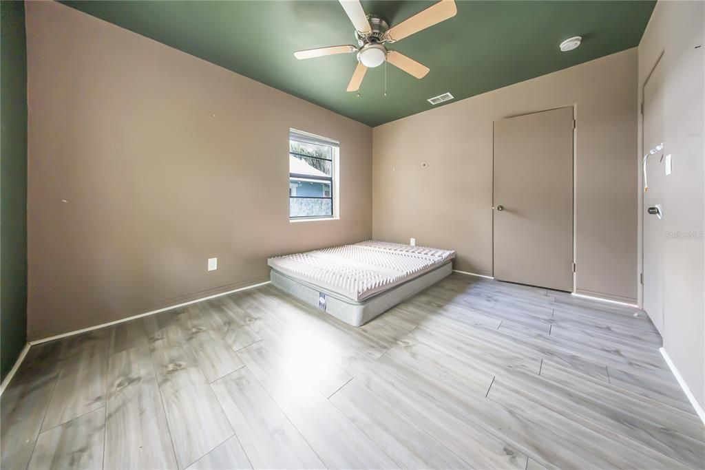 En Venta: $369,000 (4 camas, 3 baños, 1324 Pies cuadrados)