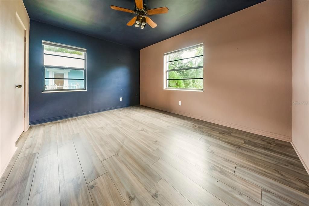 En Venta: $369,000 (4 camas, 3 baños, 1324 Pies cuadrados)