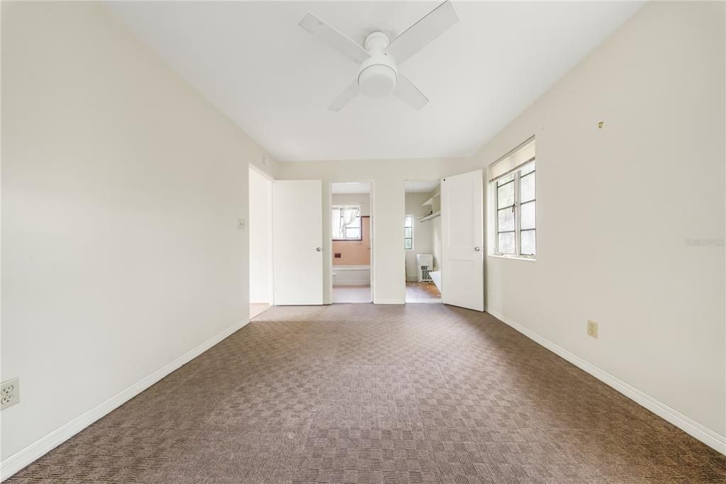 En Venta: $369,000 (4 camas, 3 baños, 1324 Pies cuadrados)