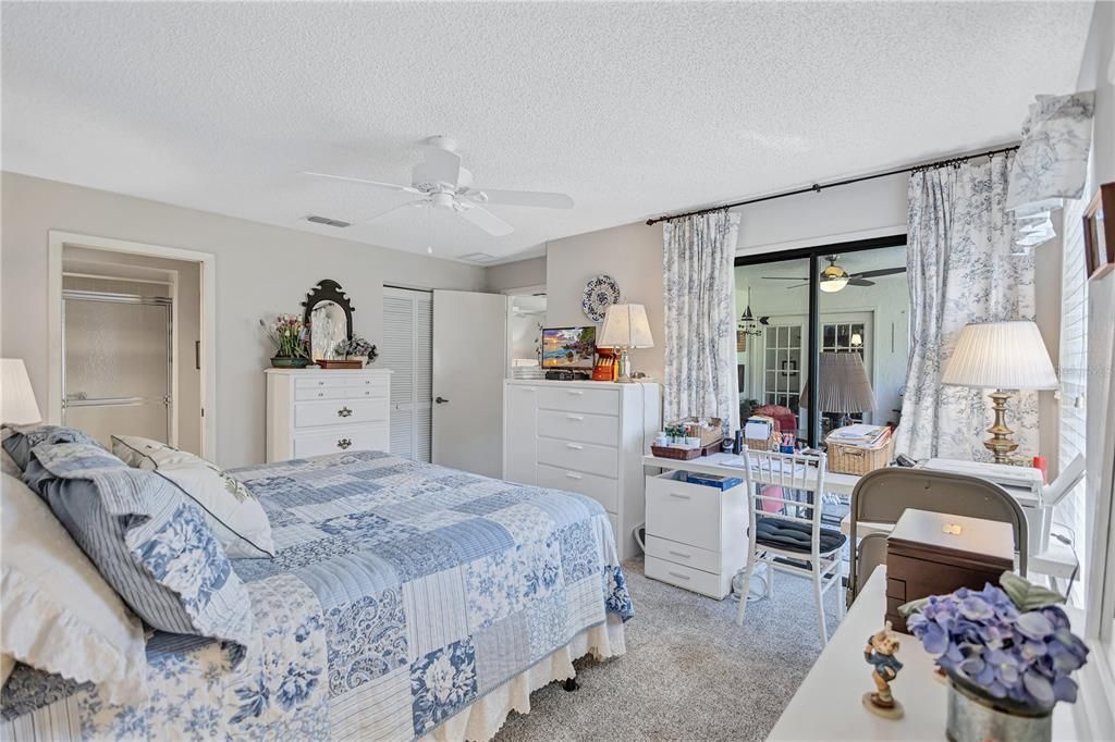 待售: $340,000 (2 贝兹, 2 浴室, 1220 平方英尺)