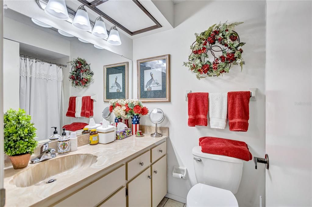 待售: $340,000 (2 贝兹, 2 浴室, 1220 平方英尺)