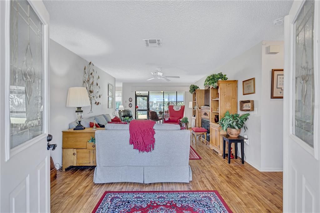 待售: $340,000 (2 贝兹, 2 浴室, 1220 平方英尺)