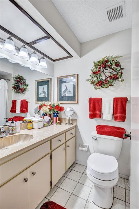 待售: $340,000 (2 贝兹, 2 浴室, 1220 平方英尺)