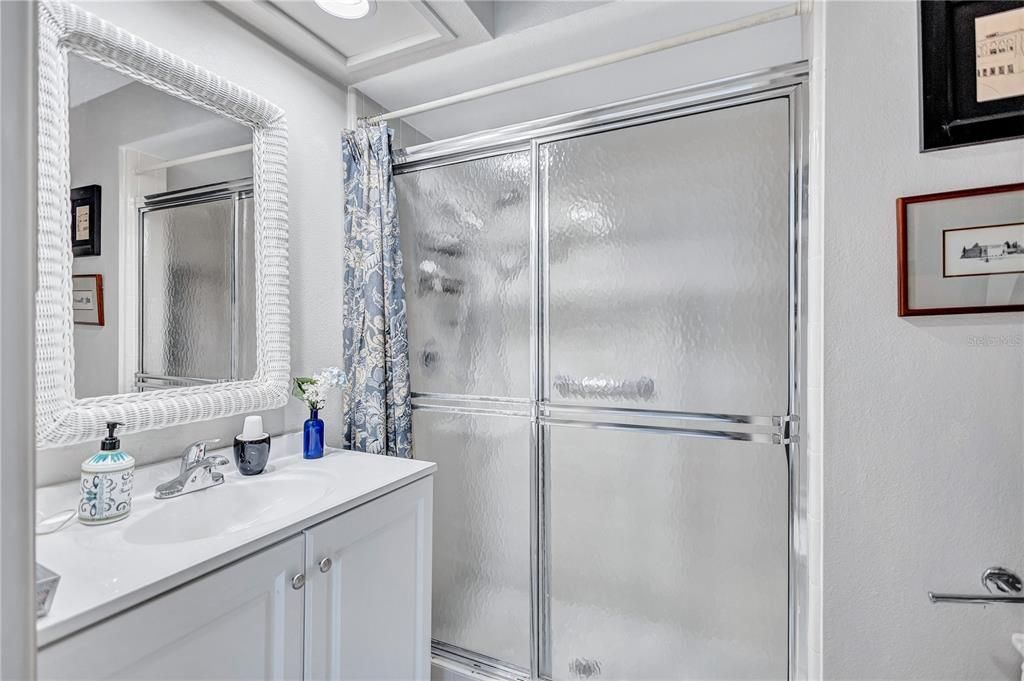 待售: $340,000 (2 贝兹, 2 浴室, 1220 平方英尺)