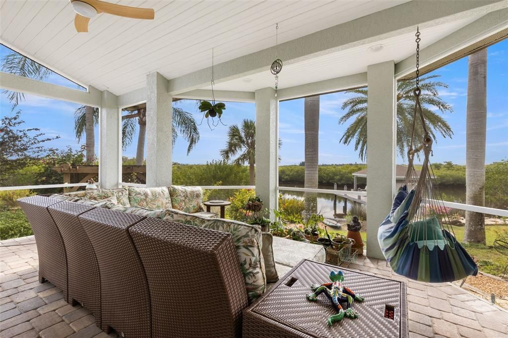 En Venta: $999,900 (3 camas, 3 baños, 2404 Pies cuadrados)