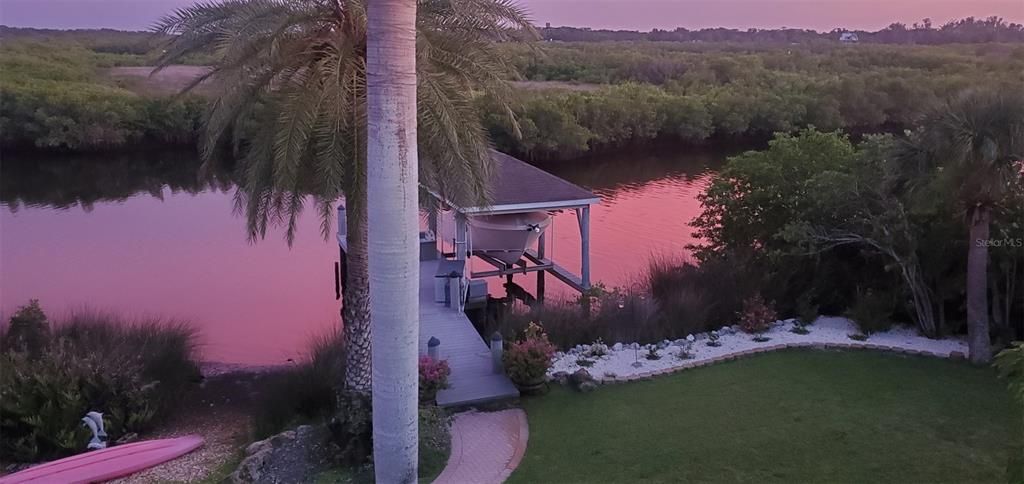 En Venta: $999,900 (3 camas, 3 baños, 2404 Pies cuadrados)