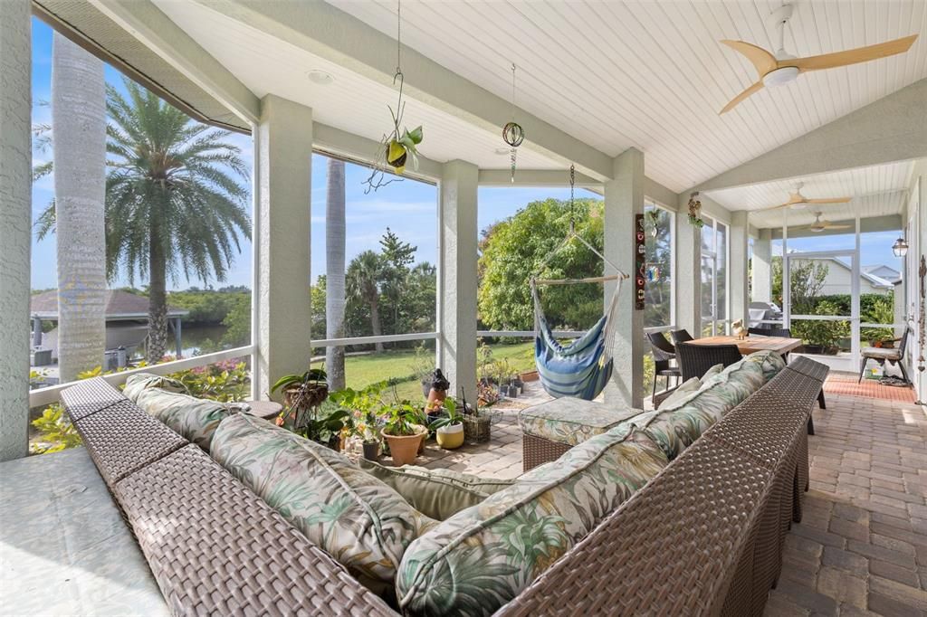 En Venta: $999,900 (3 camas, 3 baños, 2404 Pies cuadrados)