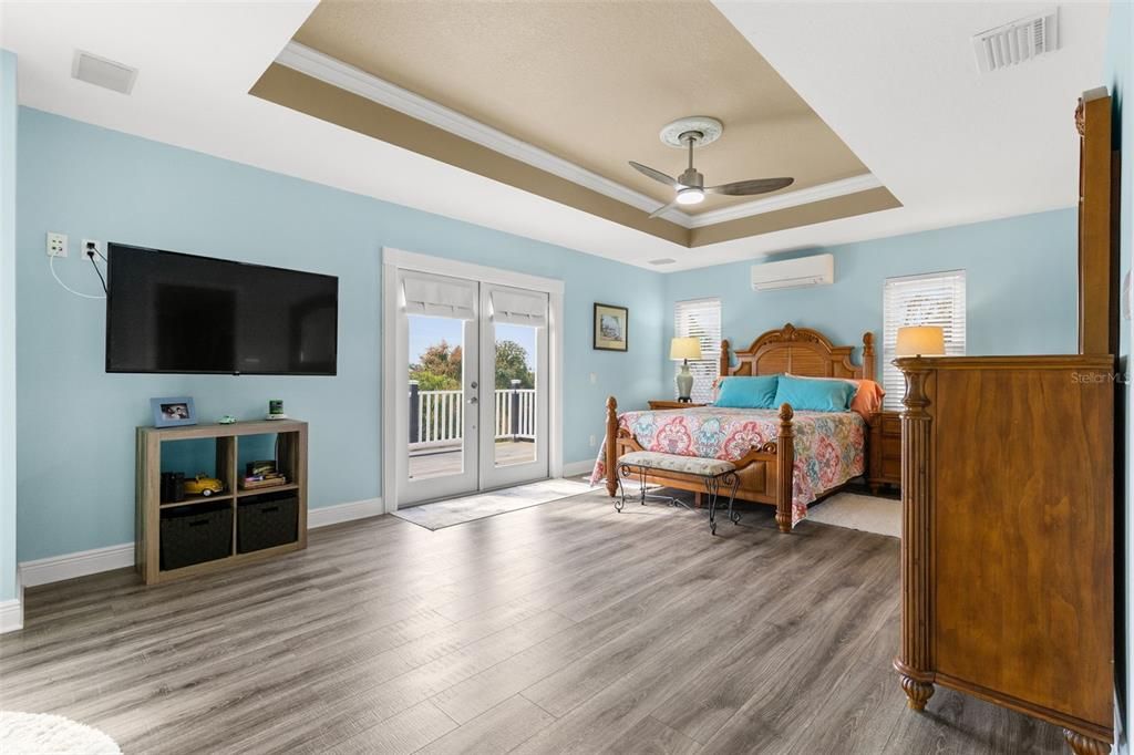 En Venta: $999,900 (3 camas, 3 baños, 2404 Pies cuadrados)