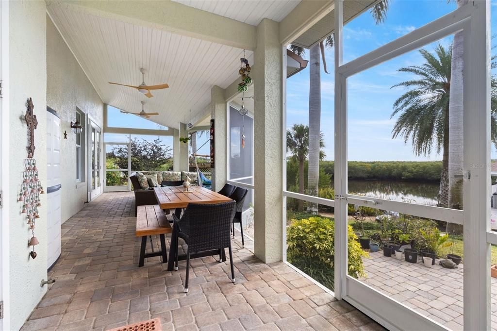 En Venta: $999,900 (3 camas, 3 baños, 2404 Pies cuadrados)