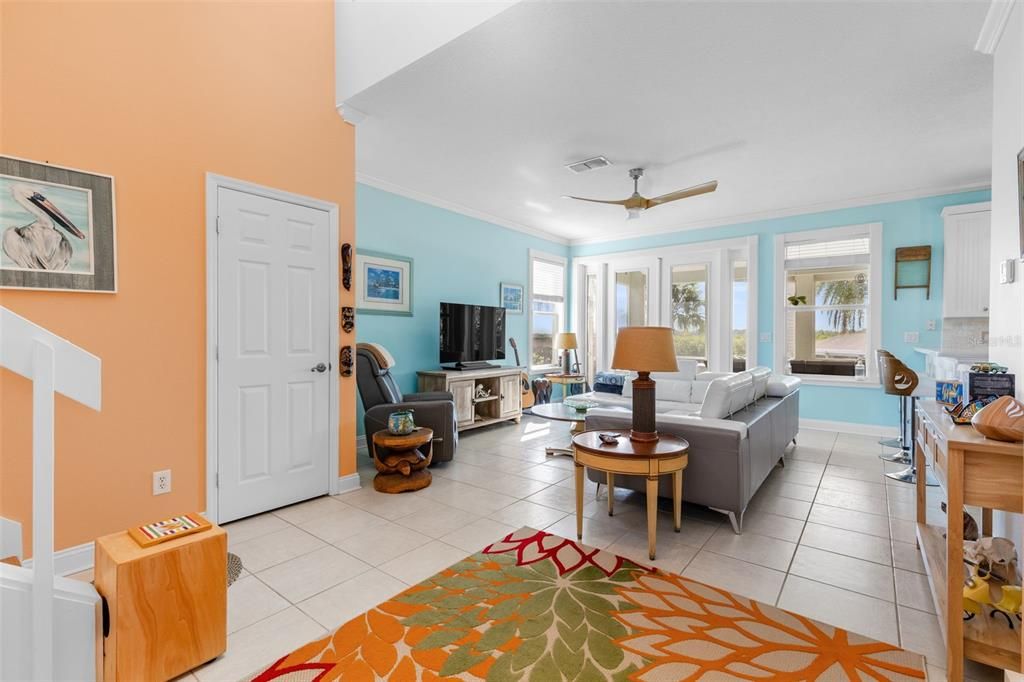 En Venta: $999,900 (3 camas, 3 baños, 2404 Pies cuadrados)