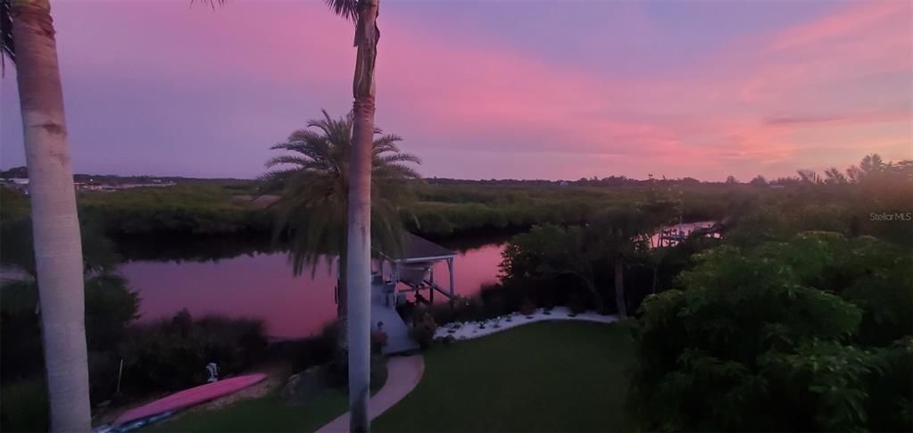 En Venta: $999,900 (3 camas, 3 baños, 2404 Pies cuadrados)