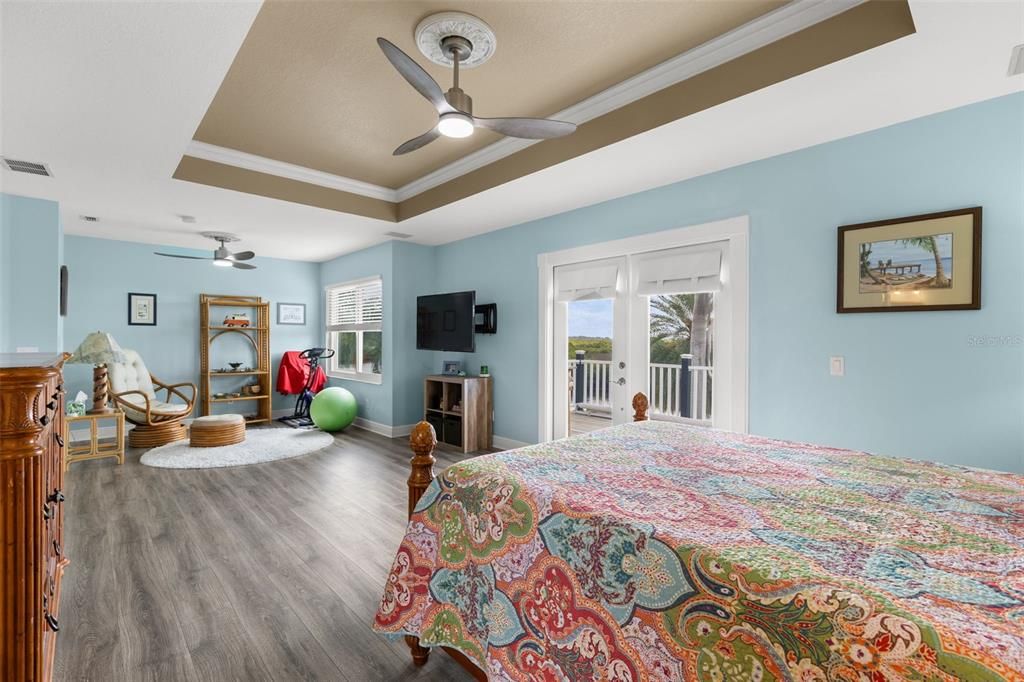 En Venta: $999,900 (3 camas, 3 baños, 2404 Pies cuadrados)