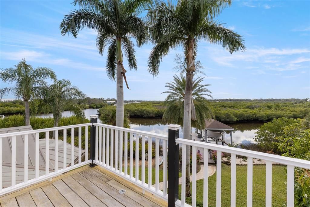 En Venta: $999,900 (3 camas, 3 baños, 2404 Pies cuadrados)