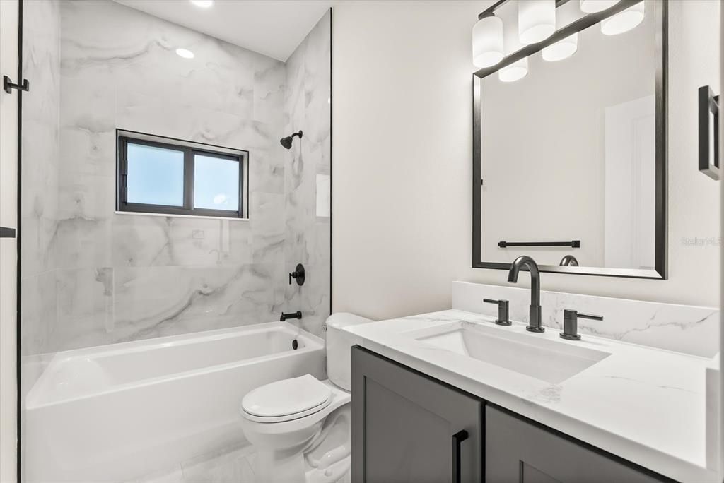 En Venta: $399,500 (3 camas, 2 baños, 1570 Pies cuadrados)