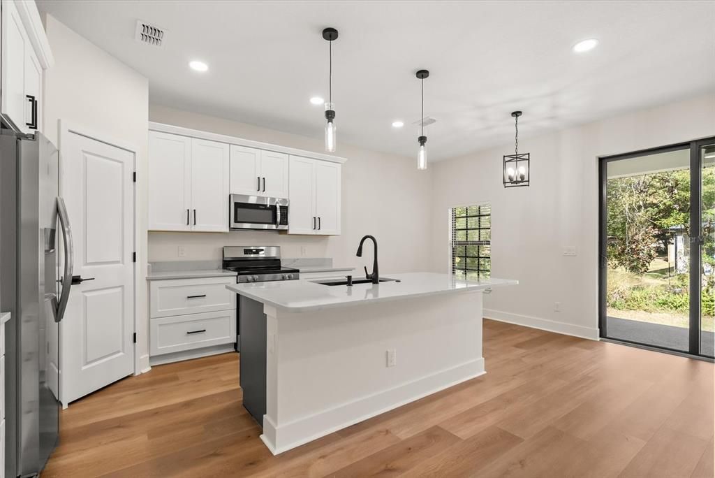 En Venta: $399,500 (3 camas, 2 baños, 1570 Pies cuadrados)