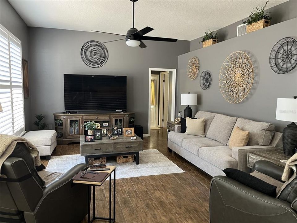 For Sale: $565,000 (4 beds, 3 baths, 2275 Square Feet)