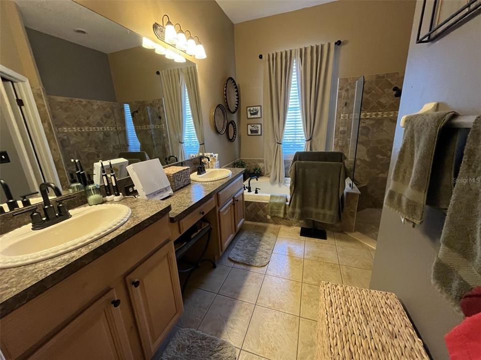 For Sale: $565,000 (4 beds, 3 baths, 2275 Square Feet)