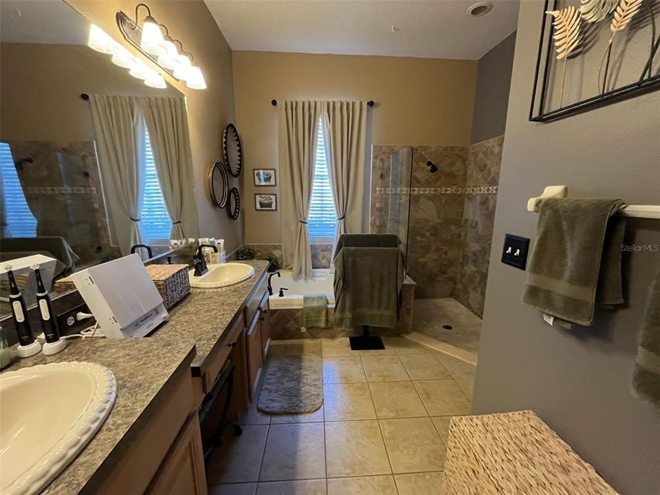 For Sale: $565,000 (4 beds, 3 baths, 2275 Square Feet)