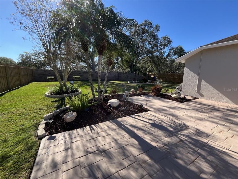 For Sale: $565,000 (4 beds, 3 baths, 2275 Square Feet)