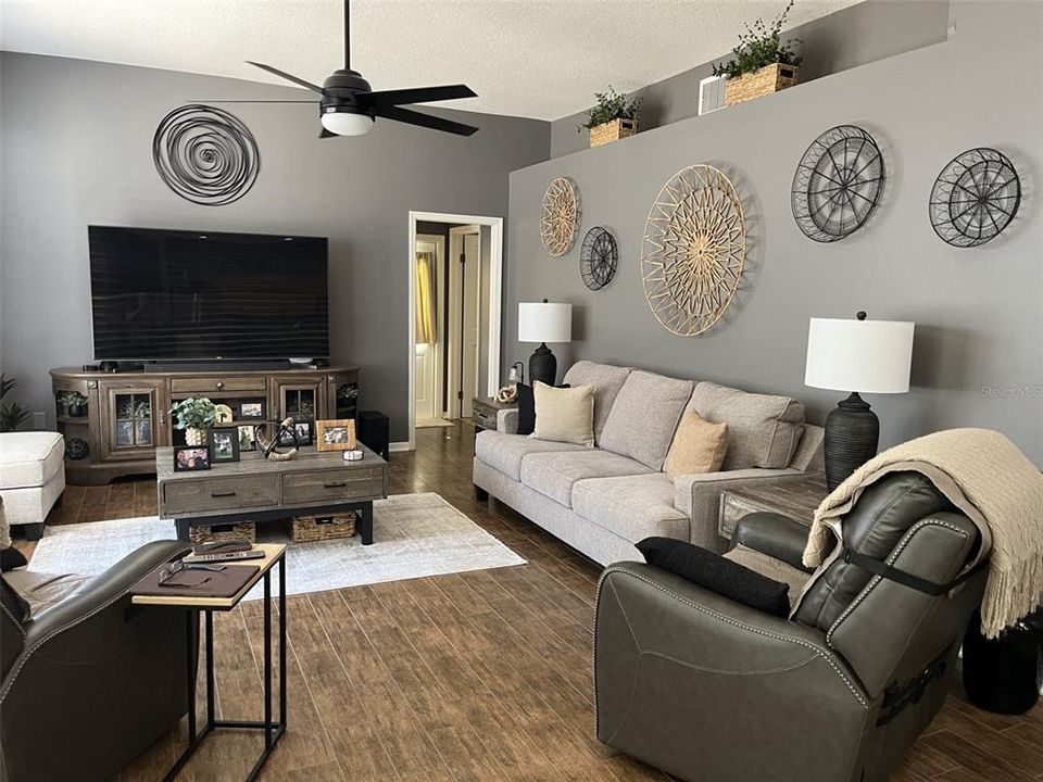 For Sale: $565,000 (4 beds, 3 baths, 2275 Square Feet)