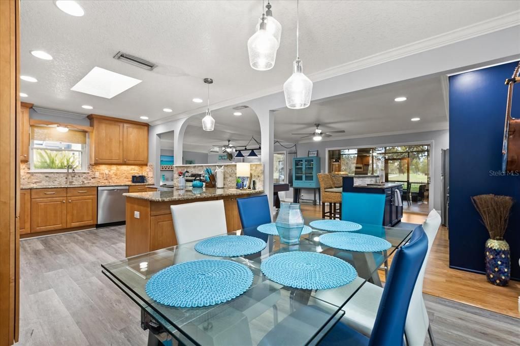 En Venta: $579,000 (3 camas, 2 baños, 2574 Pies cuadrados)