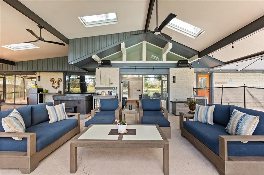 En Venta: $579,000 (3 camas, 2 baños, 2574 Pies cuadrados)