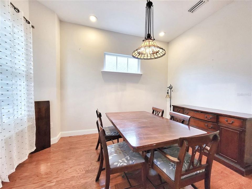 待售: $299,900 (3 贝兹, 2 浴室, 1609 平方英尺)