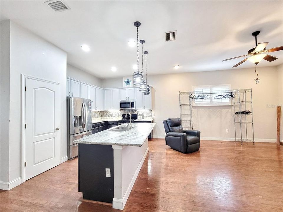 待售: $299,900 (3 贝兹, 2 浴室, 1609 平方英尺)