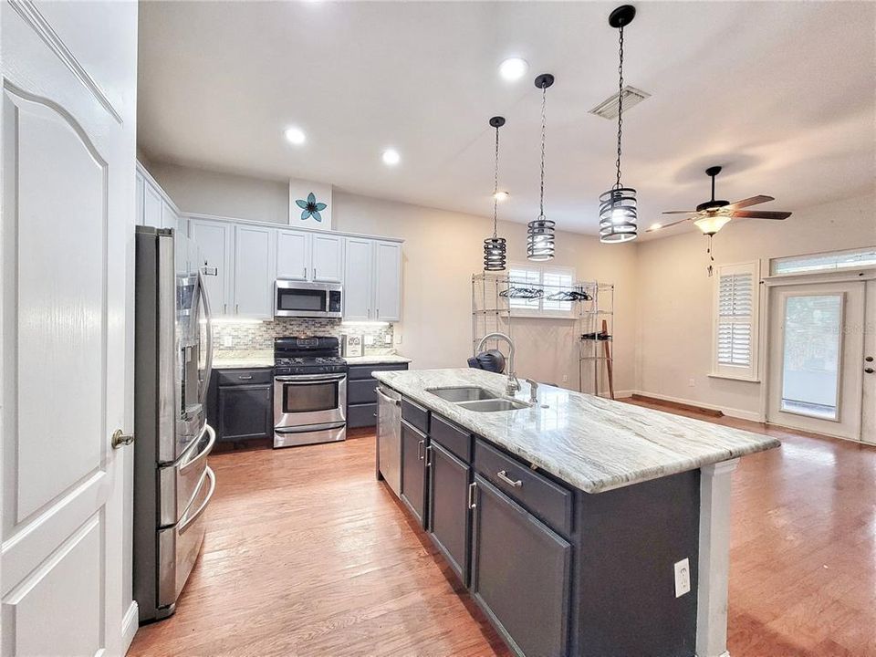 待售: $299,900 (3 贝兹, 2 浴室, 1609 平方英尺)