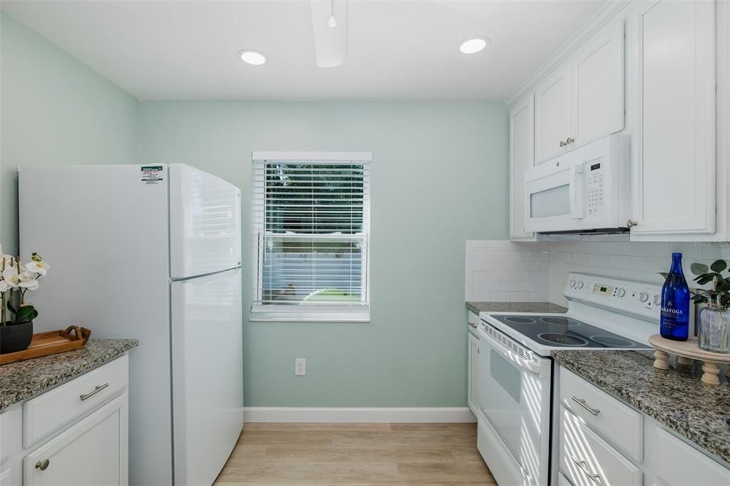 待售: $225,000 (2 贝兹, 1 浴室, 975 平方英尺)