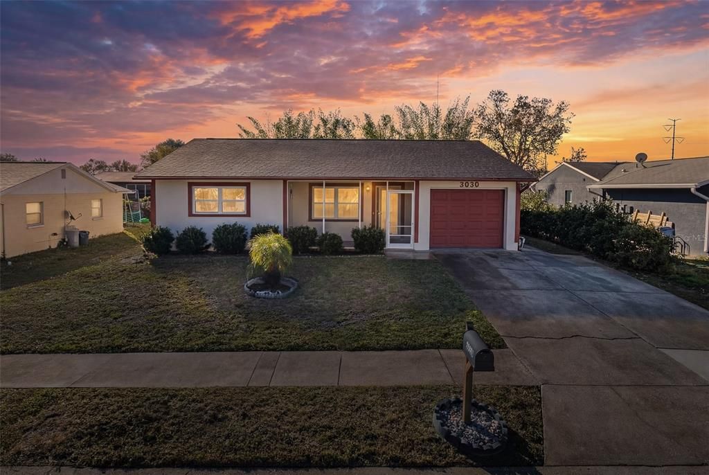 待售: $225,000 (2 贝兹, 1 浴室, 975 平方英尺)