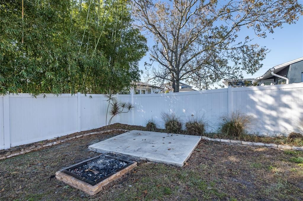 待售: $225,000 (2 贝兹, 1 浴室, 975 平方英尺)