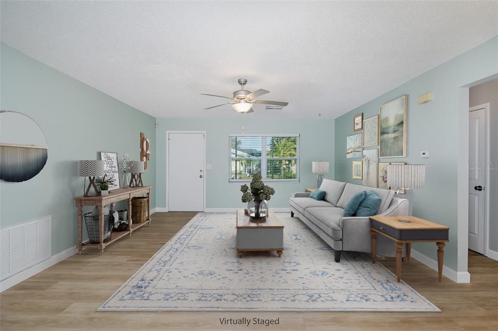 待售: $225,000 (2 贝兹, 1 浴室, 975 平方英尺)