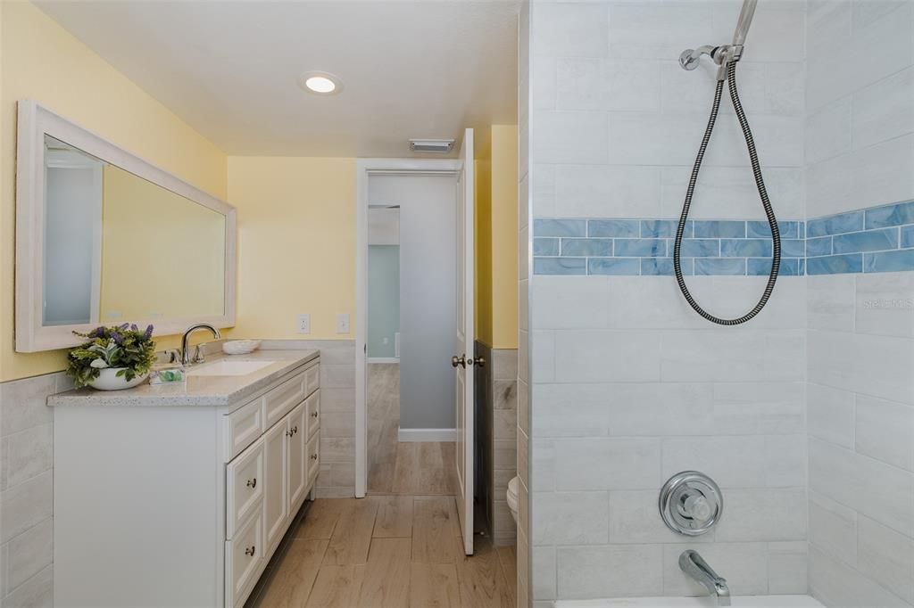 待售: $225,000 (2 贝兹, 1 浴室, 975 平方英尺)