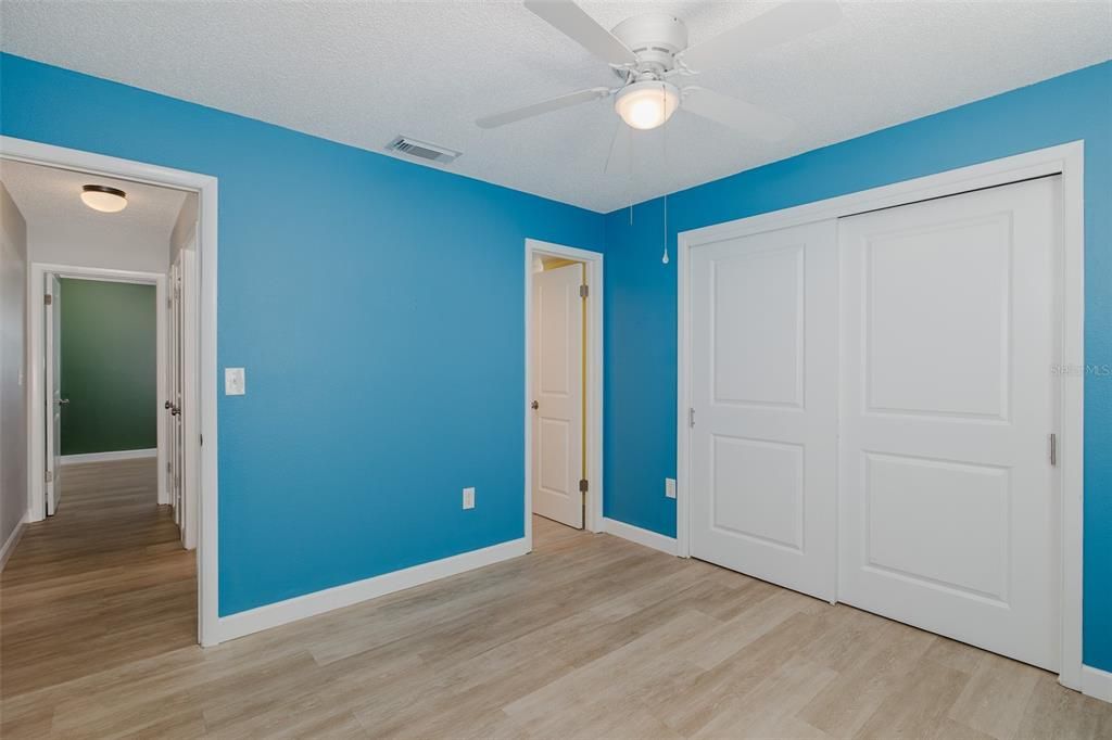 待售: $225,000 (2 贝兹, 1 浴室, 975 平方英尺)