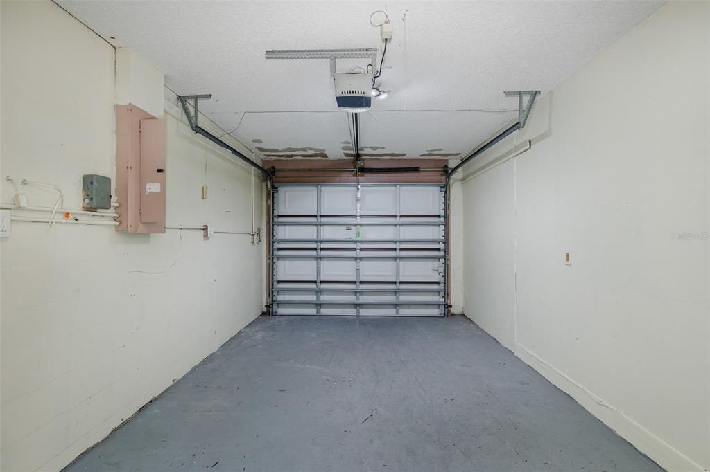 待售: $225,000 (2 贝兹, 1 浴室, 975 平方英尺)