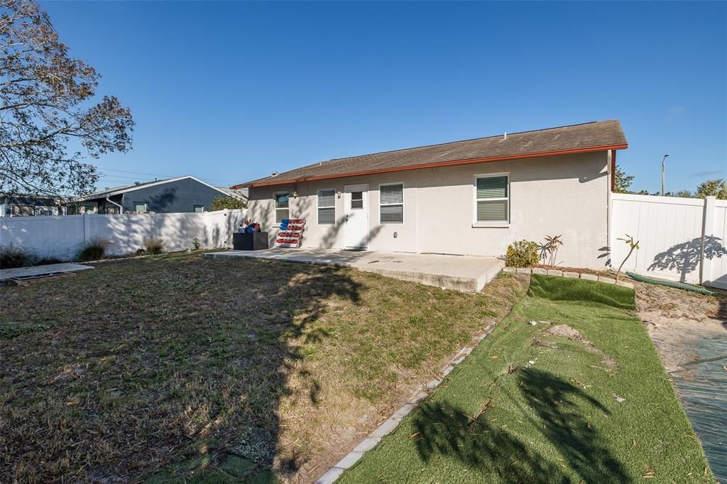 待售: $225,000 (2 贝兹, 1 浴室, 975 平方英尺)