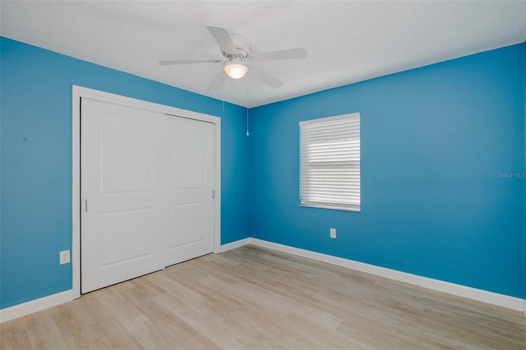 待售: $225,000 (2 贝兹, 1 浴室, 975 平方英尺)