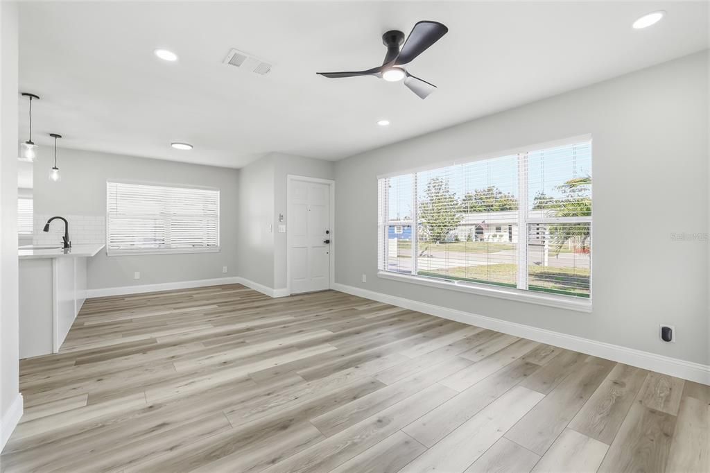 En Venta: $399,900 (3 camas, 2 baños, 1334 Pies cuadrados)