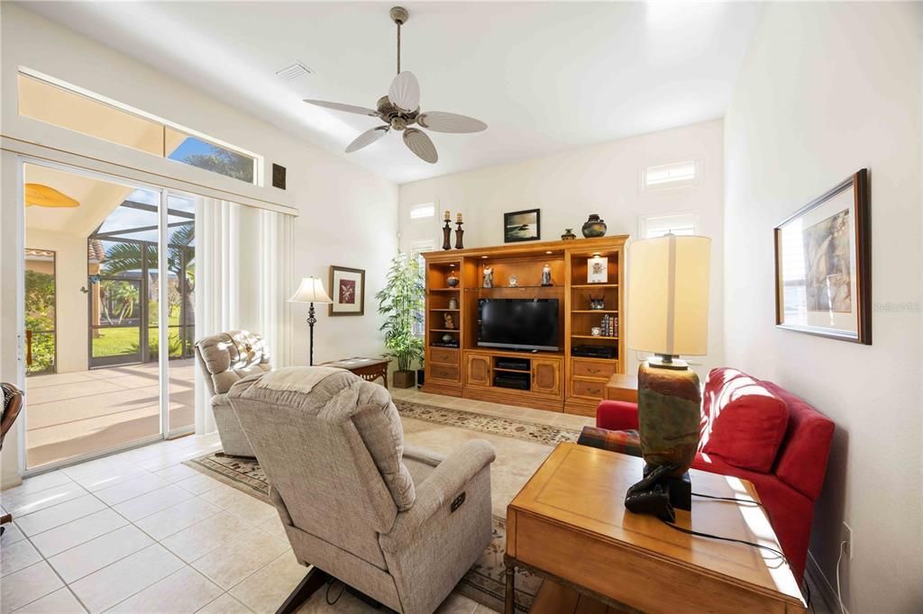 En Venta: $489,999 (3 camas, 2 baños, 2206 Pies cuadrados)