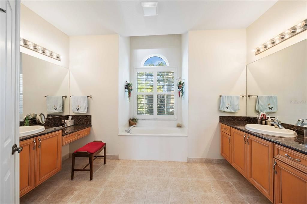 En Venta: $489,999 (3 camas, 2 baños, 2206 Pies cuadrados)