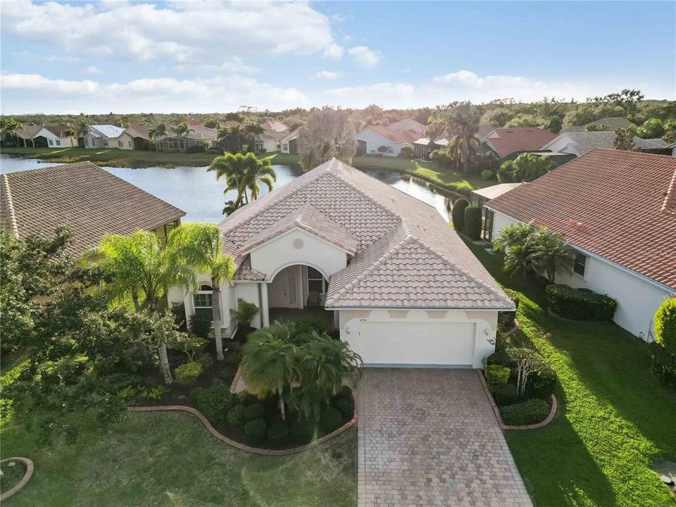 En Venta: $489,999 (3 camas, 2 baños, 2206 Pies cuadrados)